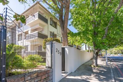 Apartment / Flat For Sale in Claremont Upper, Cape Town