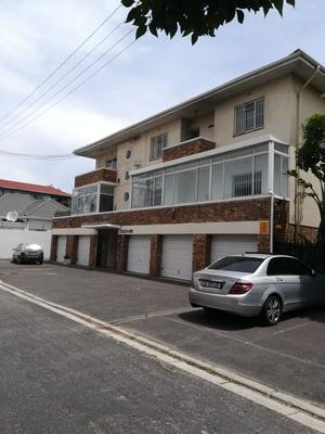 Apartment / Flat For Rent in Rondebosch, Cape Town