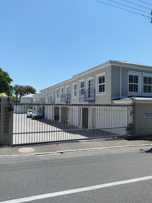 Townhouse For Rent in Kenilworth Upper, Cape Town